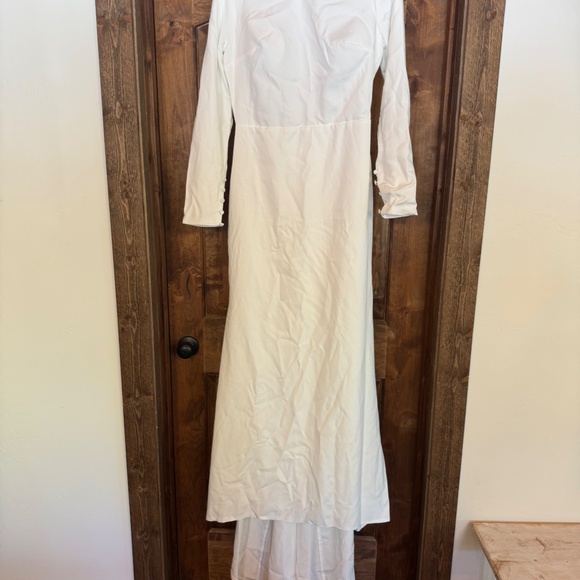 Miss Veil Wedding Dress - Picture 2 of 6